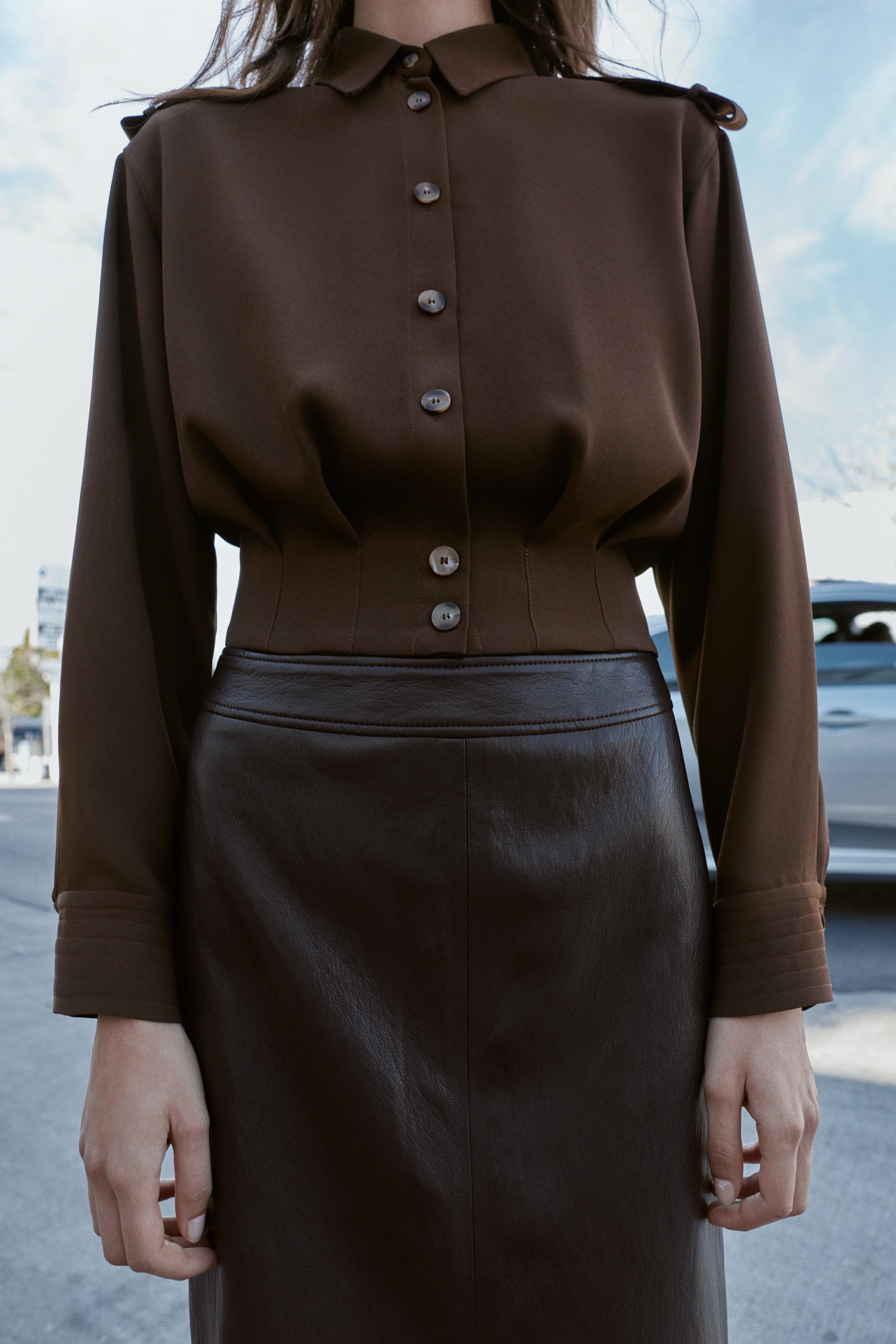 SHORT SHIRT WITH SHOULDER TABS
